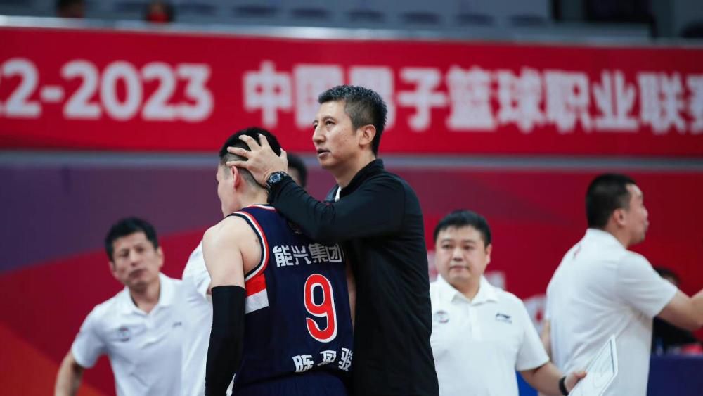 吴梦梦到粉丝家里实战吃鸡在线观看