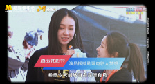 美女扒开内裤让男人捅